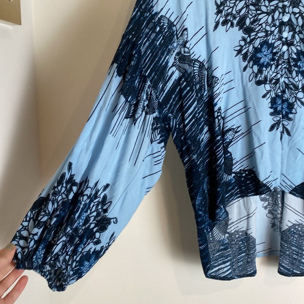 Free People Birds of a Feather Blue Floral Boho Peasant Blouse Top Size M - Picture 6 of 7